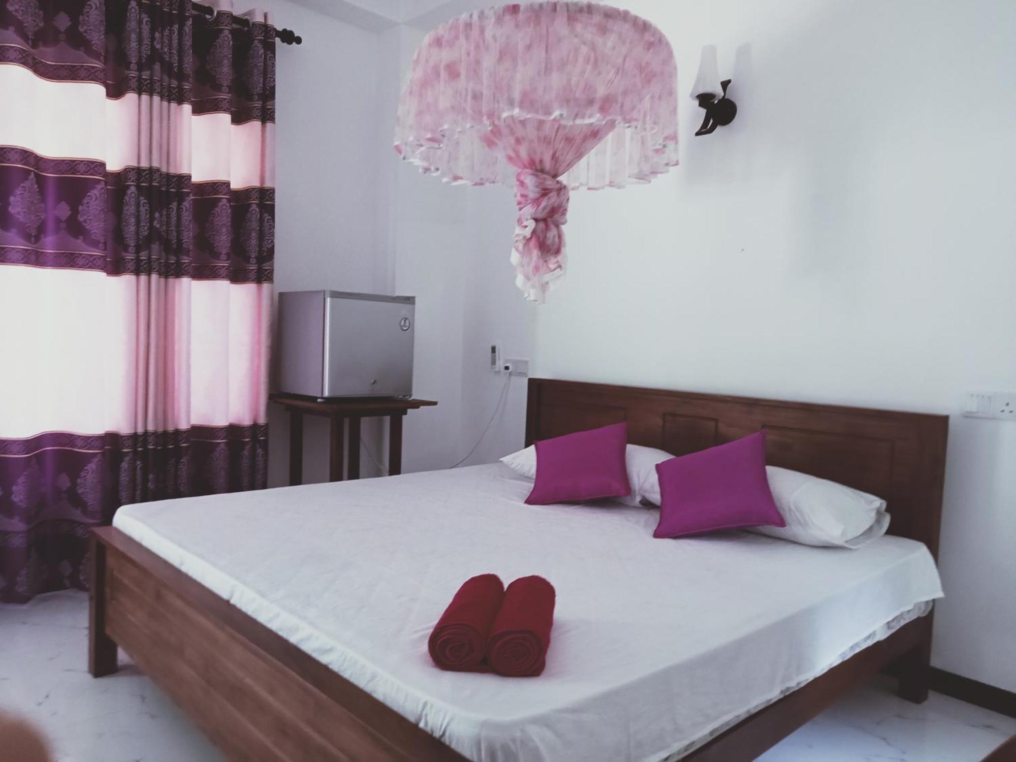 Pearl Holiday Inn Mirissa Chambre photo